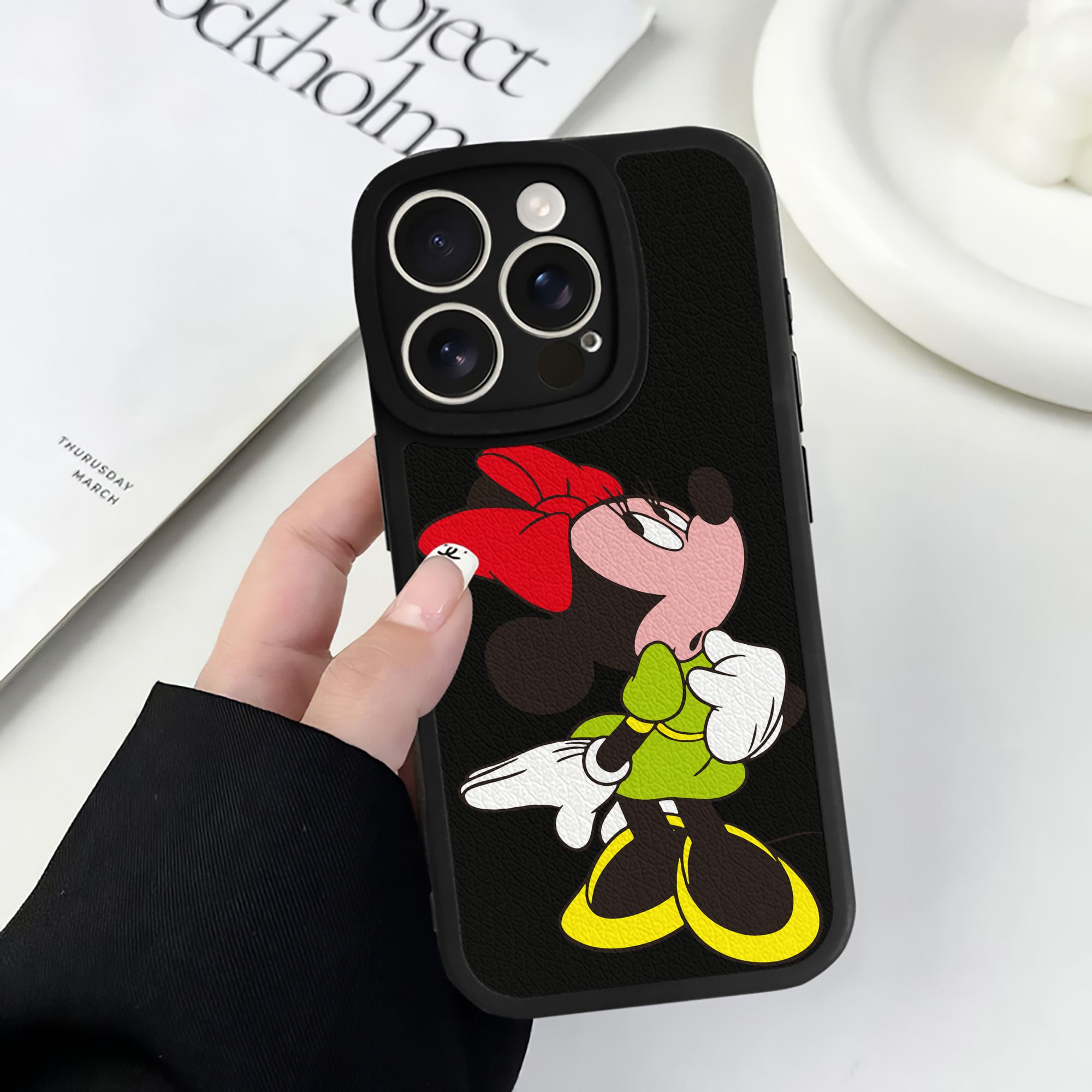 （画像用） ミッキーマウス Mickey Mouse 【iPhone 16シリーズ対応】シリコンスマホケース（レザー調） 材質：シリコン